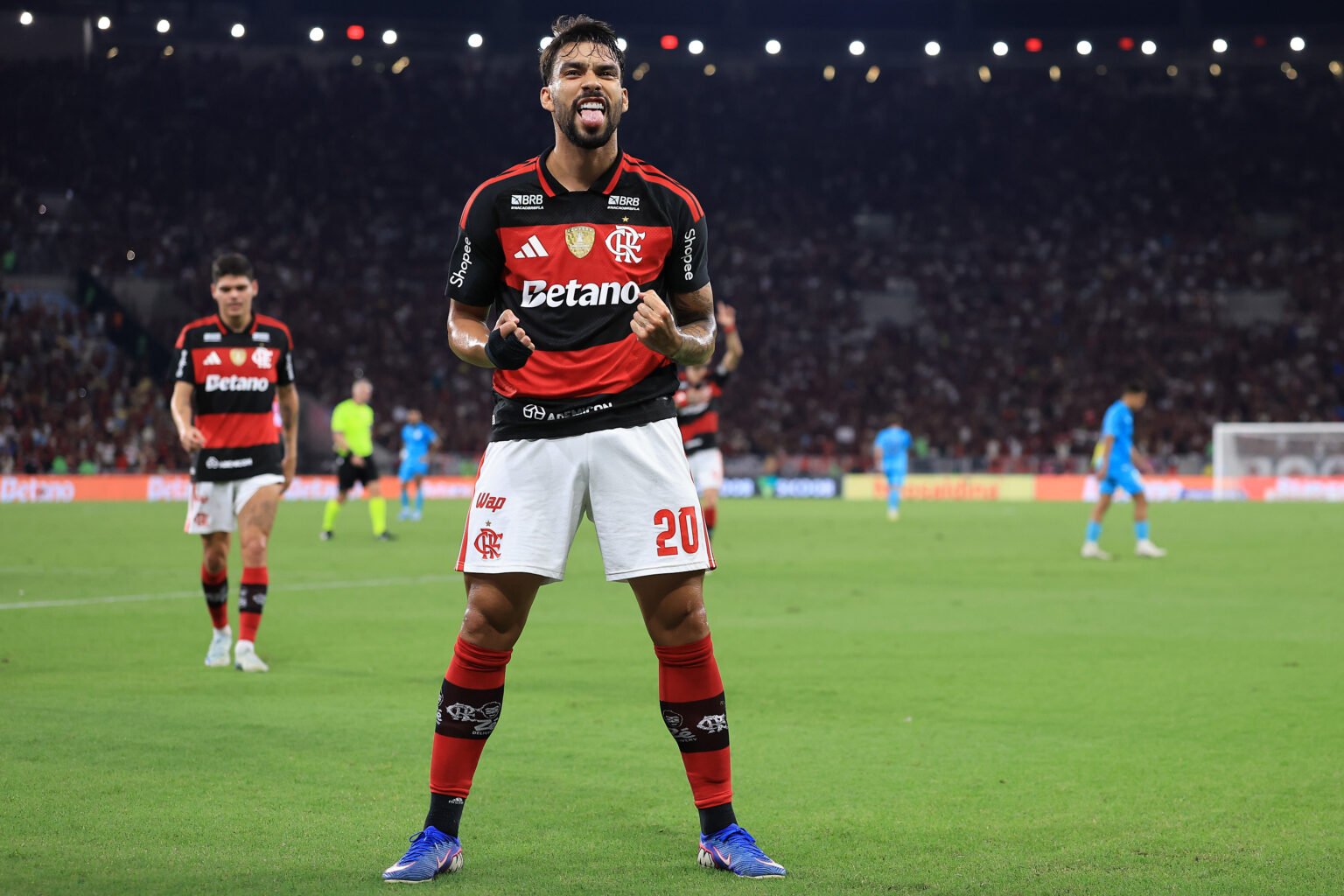 Lucas Paquetá comemora gol sobre o Santos no primeiro turno