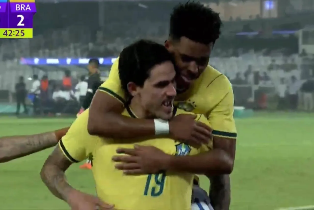 Pedro comemora gol pela Seleção Brasileira