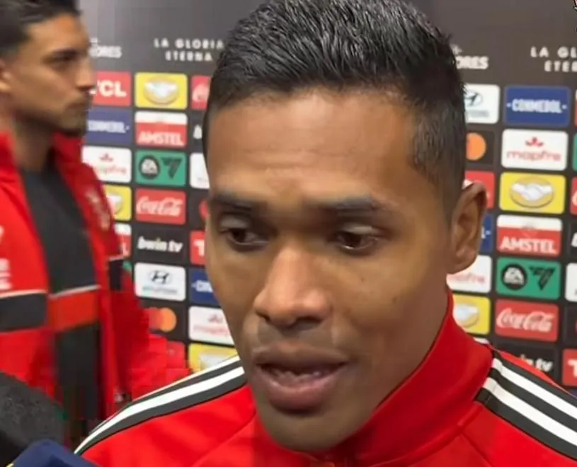 Alex Sandro projeta jogo de volta e diz que Flamengo soube sofrer Alex Sandro na zona mista após Estudiantes x Flamengo