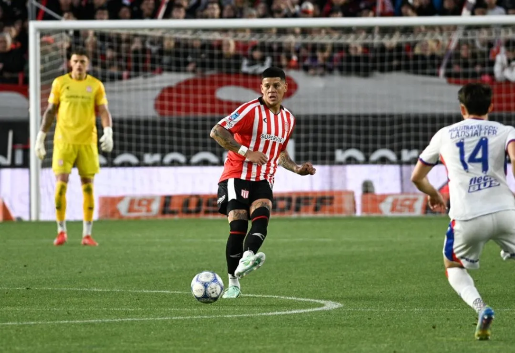 Estudiantes perde para o San Lorenzo antes de visitar o Flamengo na Libertadores Estudiantes em campo contra o San Lorenzo