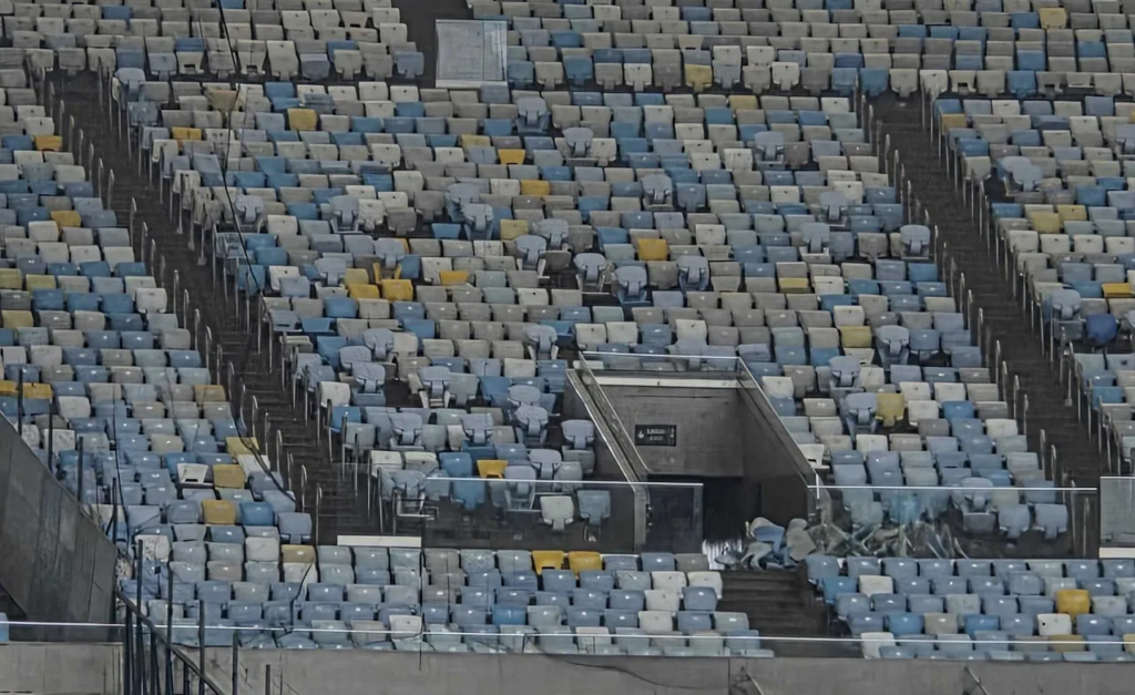 Cadeiras do Maracanã depredadas por torcedores do Vasco