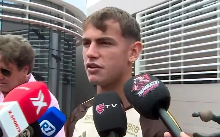 Joaquín Freitas projeta jogos difíceis contra Estudiantes na Libertadores Joaquín Freitas dá entrevista no Ninho do Urubu