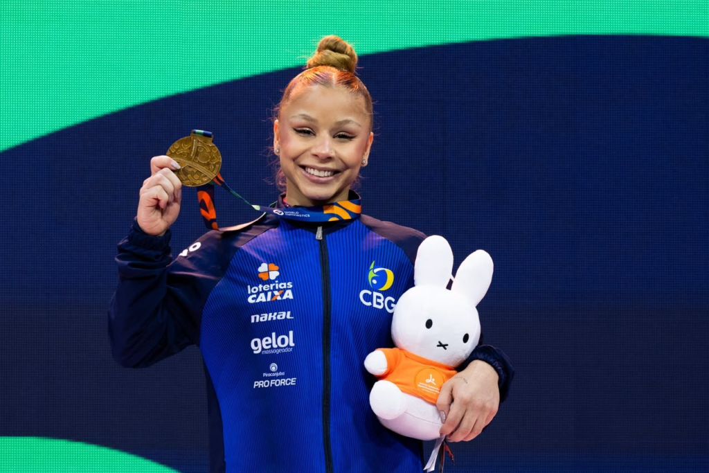 Flávia Saraiva exibe bronze na Holanda