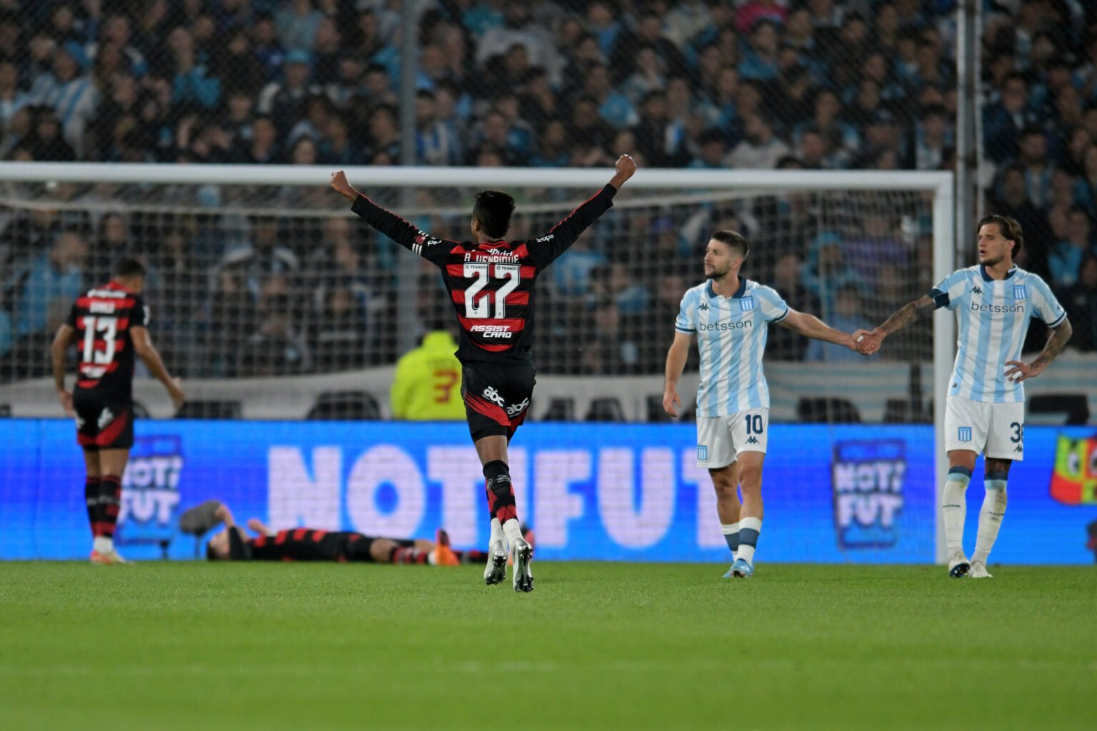 Bruno Henrique comemora classificação do Flamengo na Libertadores