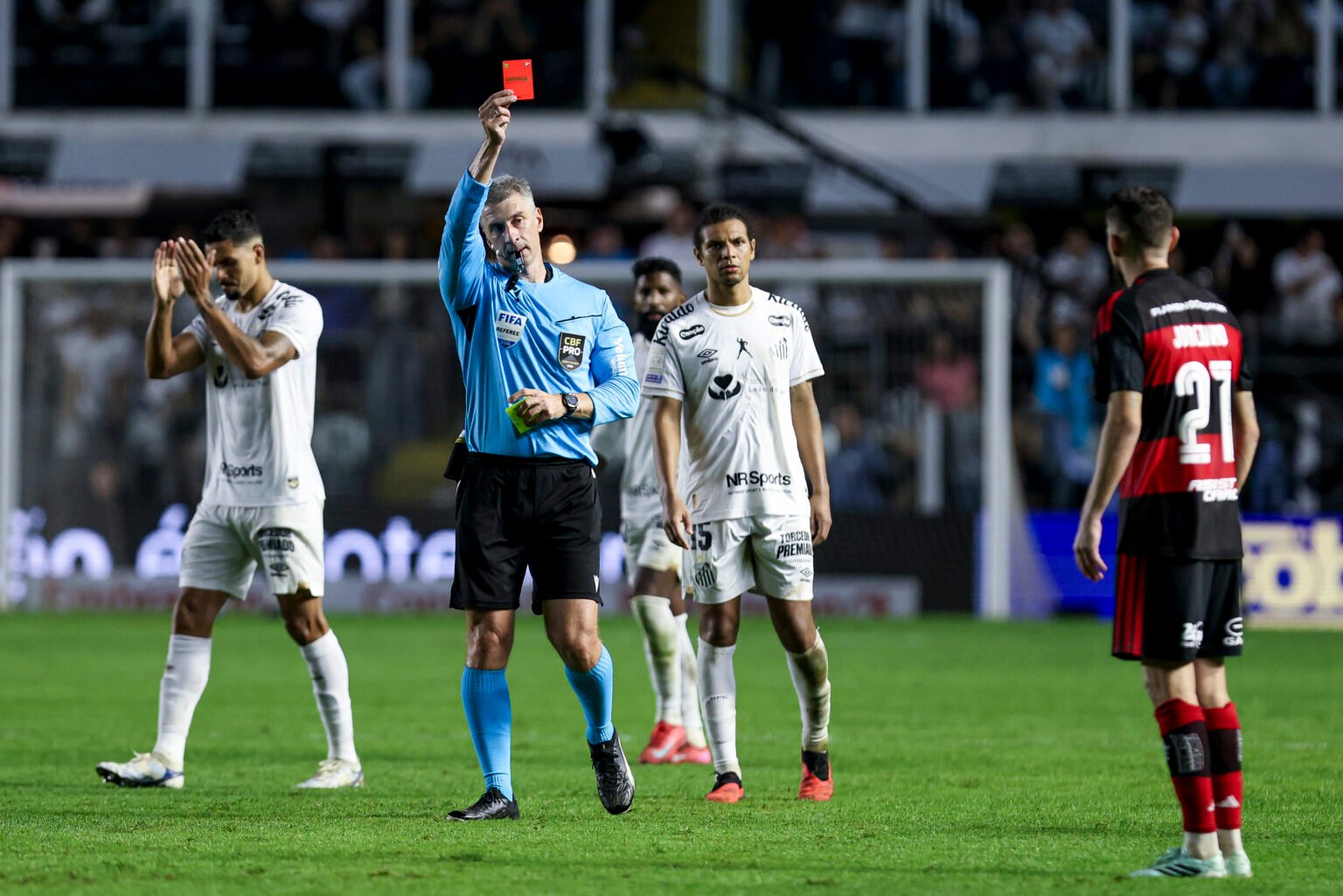 Anderson Daronco comandando jogo do Flamengo