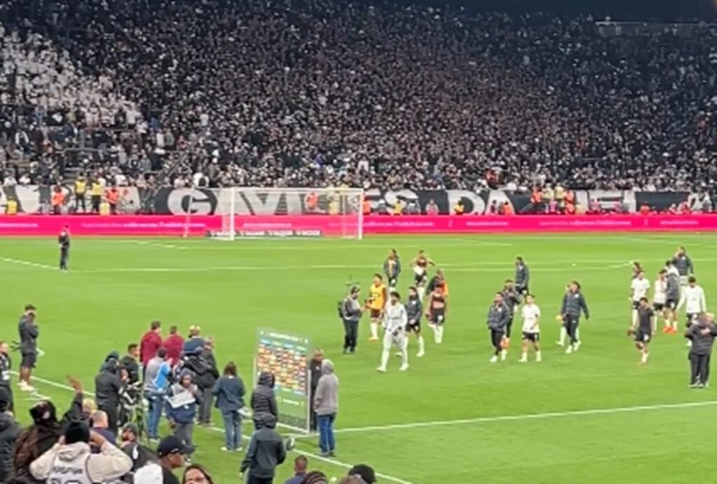 torcida corinthians criticas ex flamengo